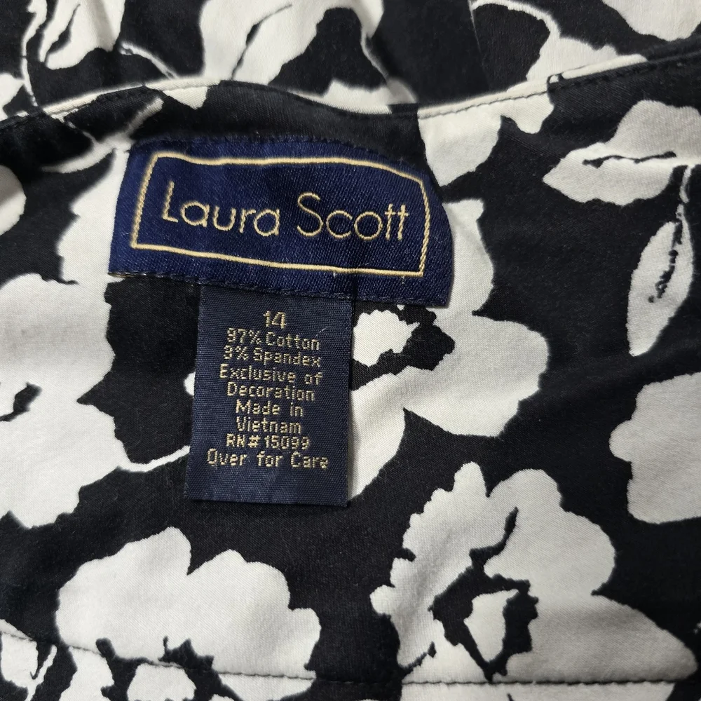 Laura Scott Size 14 Black and White Floral Skirt